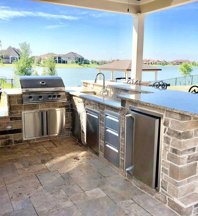 Refrigerators in Outdoor Kitchens